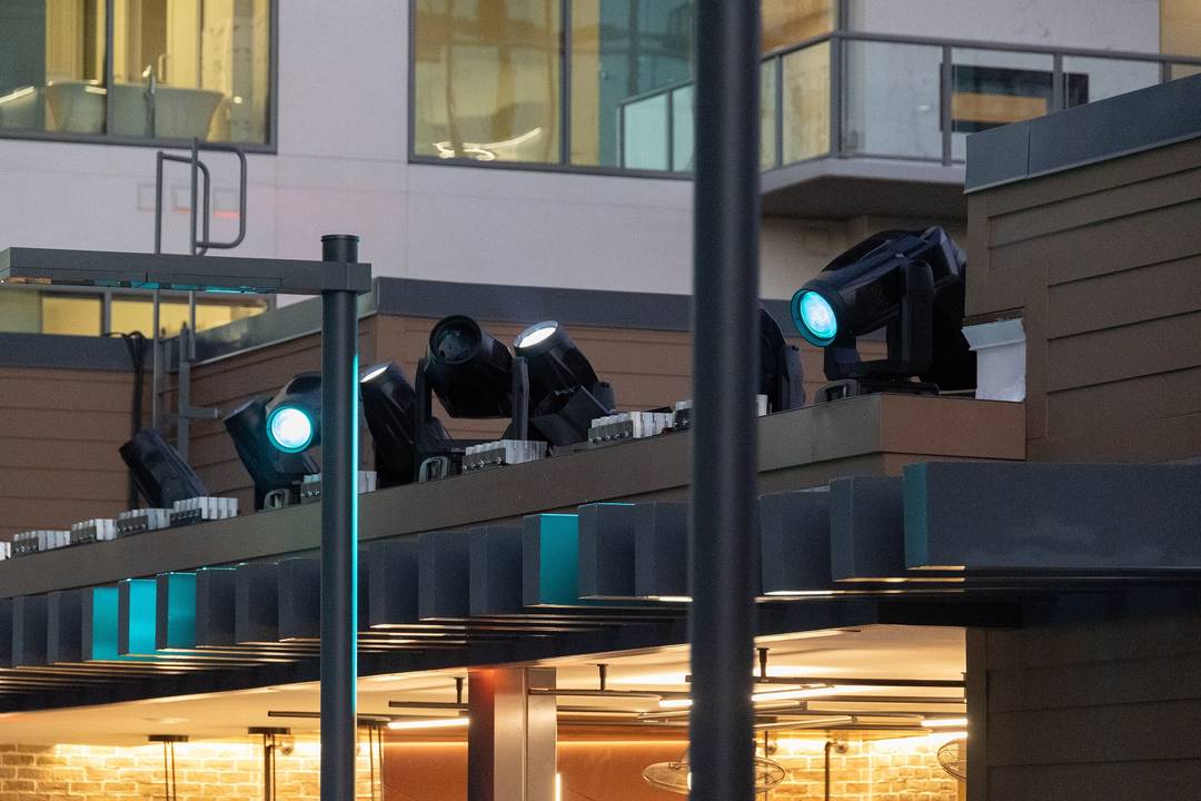 carousel-item